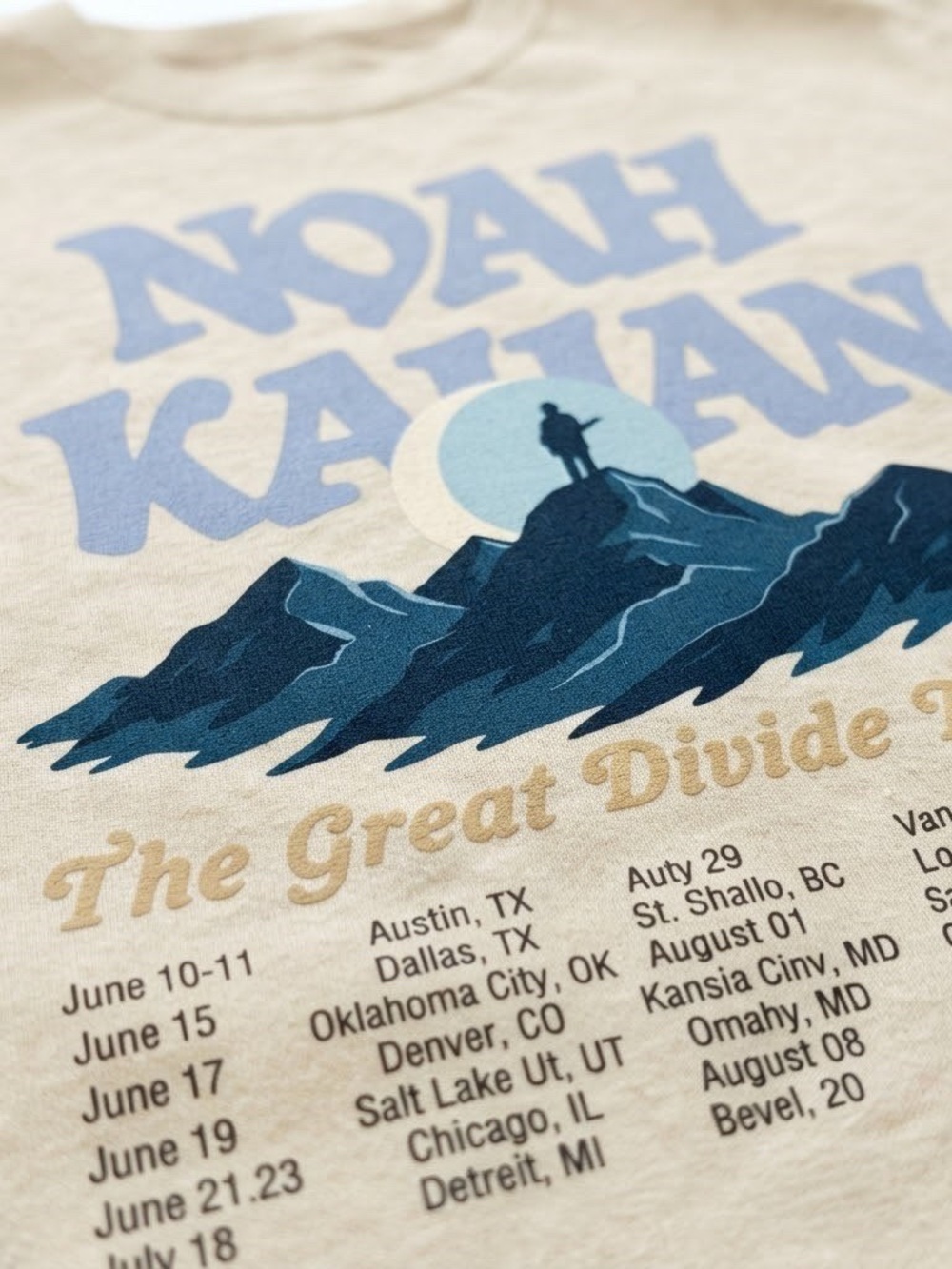 Gildan Noah Kahan The Great Divide Tour '26 Graphic Tee - Picture 2 of 2